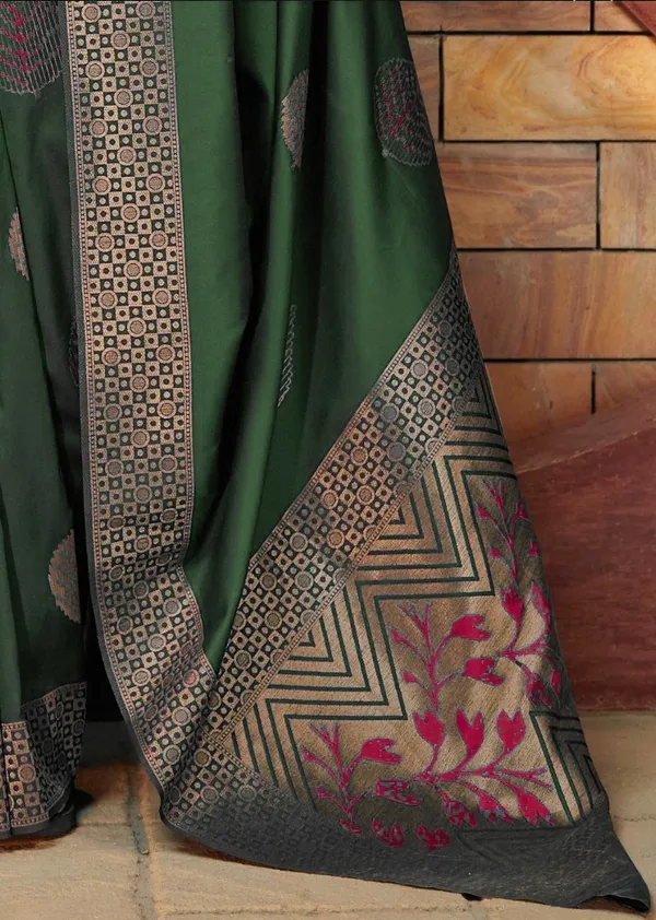 Dark_Green_Woven_Kanjivaram_Silk_Saree_with_Saree_Cover